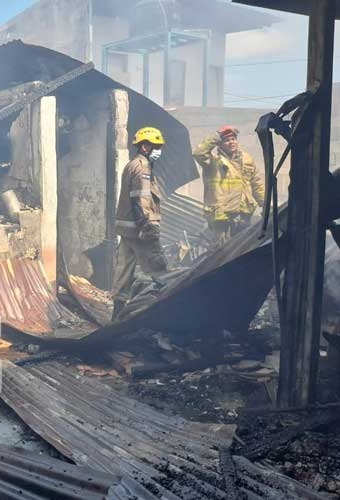 Incendio arrasa casa en Managua Managua. Radio La Primerísima