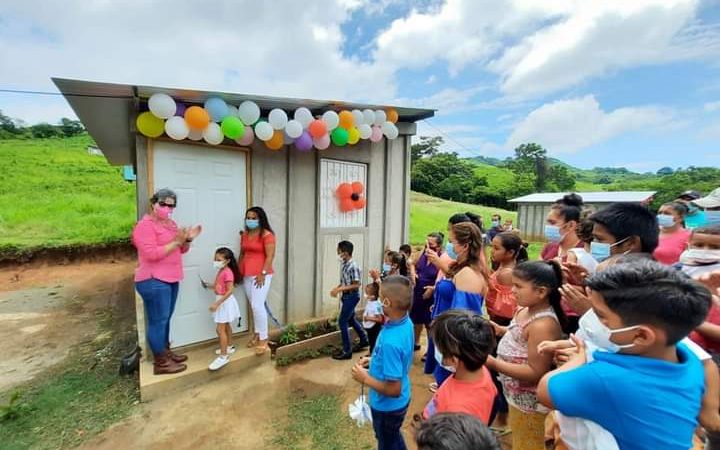 Entregan 11 viviendas a familias de Santa Teresa, Carazo Carazo. Por Manuel Aguilar/ Radio La Primerísima