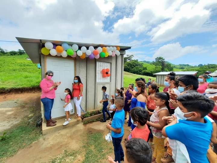 Entregan 11 viviendas a familias de Santa Teresa, Carazo Carazo. Por Manuel Aguilar/ Radio La Primerísima