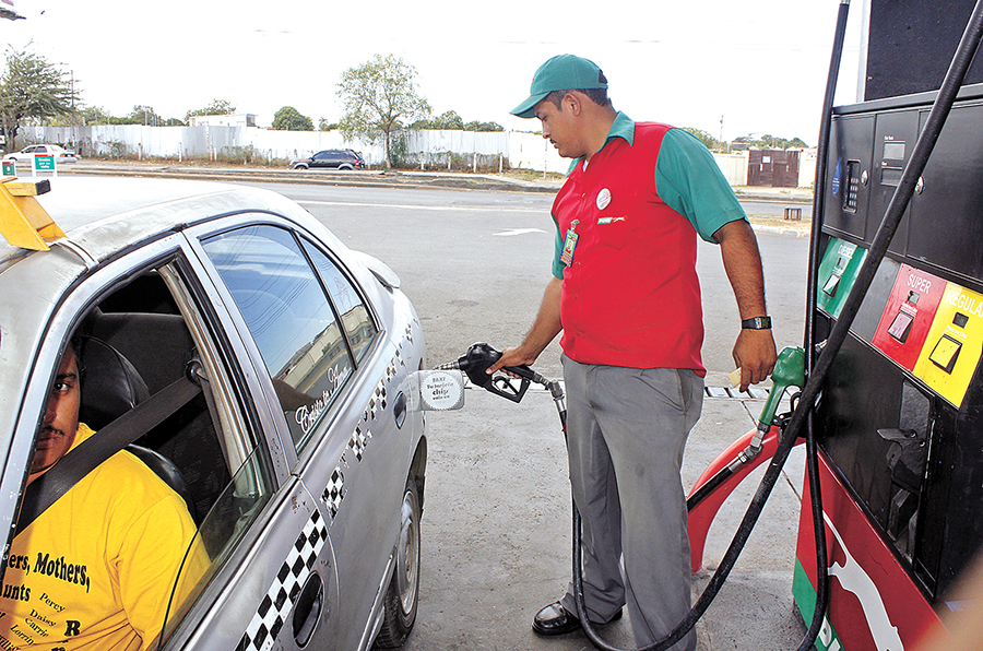 Petroleras bajarán precio a gasolinas, pero le suben al diésel Managua. Radio La Primerísima
