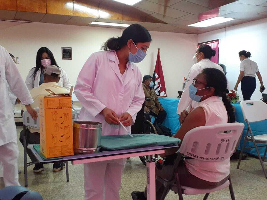 Todo listo para vacunación contra Covid-19 a mayores de 30 años Managua. Radio La Primerísima