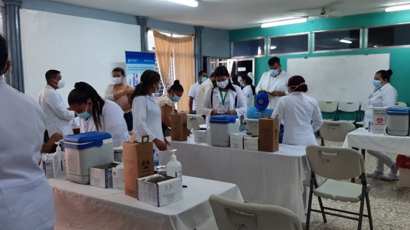 MINSA continúa vacunación en personas mayores de 30 años Managua. Lisbeth González
