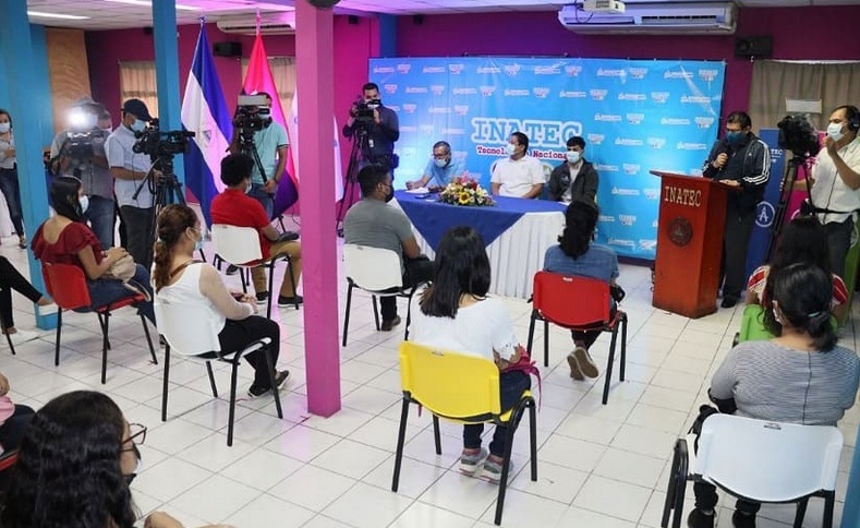 Tecnológico certifica a 100 estudiantes en inglés en Managua Managua. Radio La Primerísima