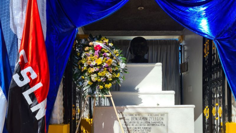 Rinden honores al General Benjamín Zeledón Managua. Radio La Primerísima