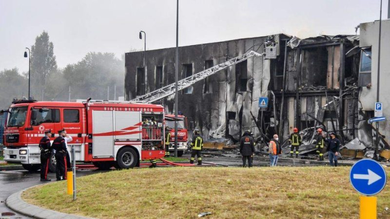 Avioneta se estrella con edificio en Italia y deja ocho muertos Roma. Agencias