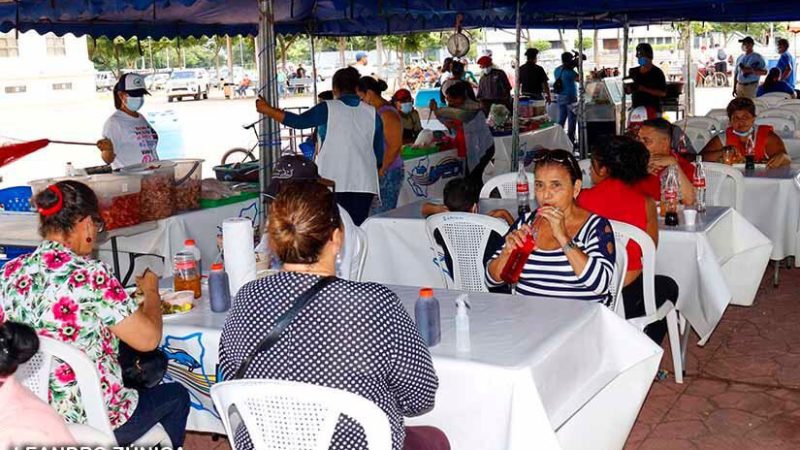 Capitalinos disfrutan mariscos en ferial del mar Managua. Radio La Primerísima 