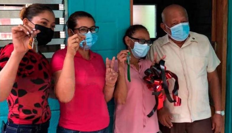 Familias reciben viviendas en Juigalpa Managua. Radio La Primerísima