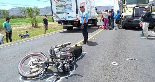 Motorizado muere al impactar contra furgón en Granada Managua. Radio La Primerísima