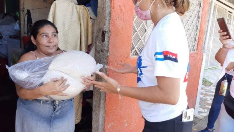Continúa entrega de paquetes alimenticios en barrios y comunidades Managua. Radio La Primerísima
