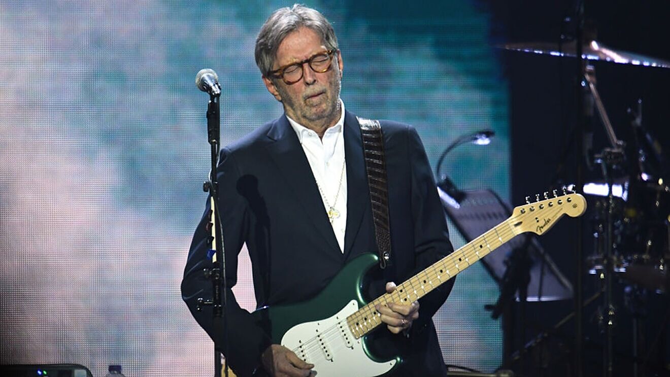 Subastan guitarra de Eric Clapton por más de 600 mil dólares Washington. Agencias  