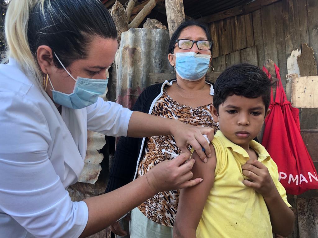 Continua vacunación contra el covid-19 casa por casa Managua. Radio La Primerísima 