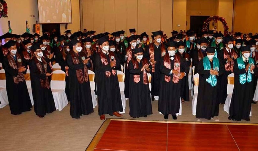 Gradúan a 90 profesionales en Universidad Nacional Agraria Managua. Radio La Primerísima