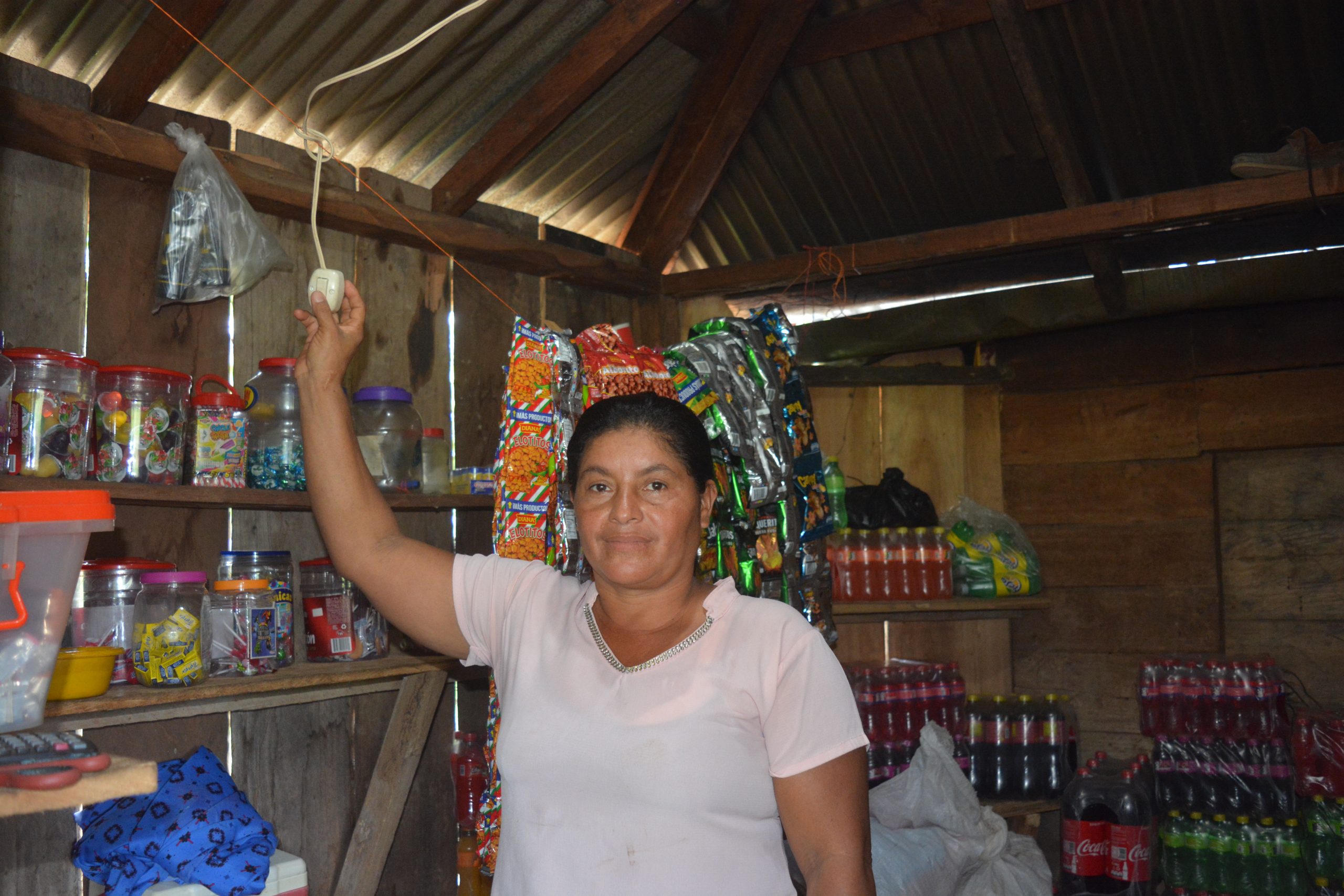 Electrifican más viviendas en Waspam, Caribe Norte Managua. Radio La Primerísima 