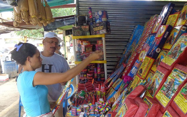 Ebrios y menores no podrán comprar pólvora en León Managua. Radio La Primerísima