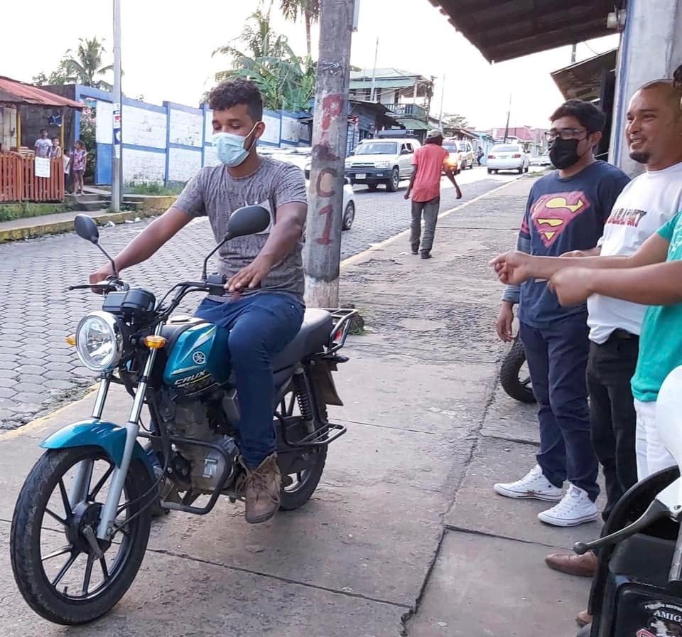 Blufileños ayudan a emprendedor a recuperar motocicleta Managua. Radio La Primerísima