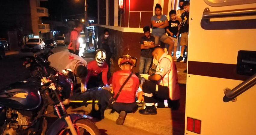 Derriban de una pedrada a repartidor de comida a domicilio Managua. Radio La Primerísima