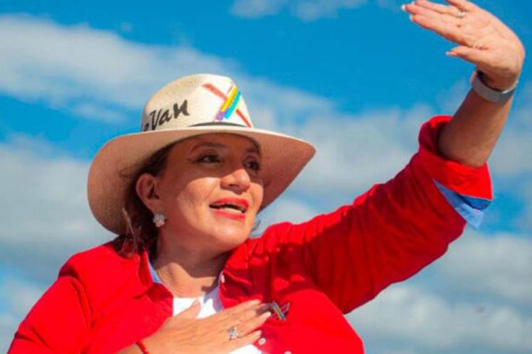 Xiomara Castro retomará color original de la bandera de Honduras Tegucigalpa. Prensa Latina