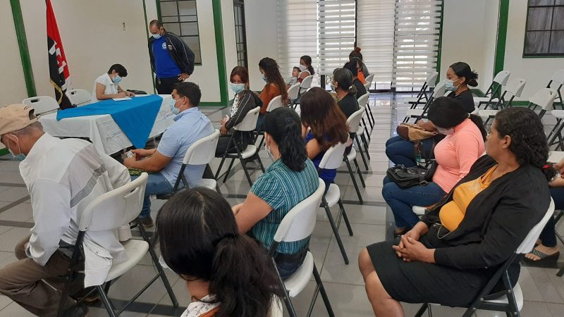 Emprendedores reciben crédito para mejorar negocios Managua. Jaime Mejía/Radio La Primerísima