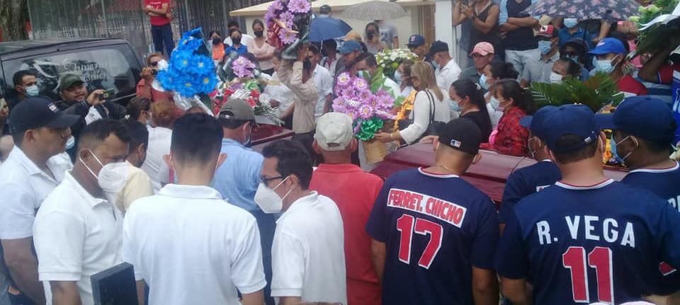 Sepultan a ex pelotero y a su esposa que murieron en accidente de tránsito en Chontales Managua. Radio La Primerísima 