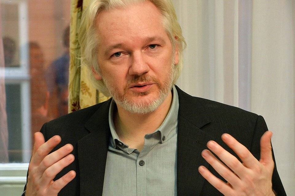 La imperdonable soledad de Julian Assange Por Atilio Boron