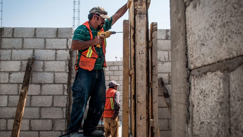 Constructores de Ocotal resienten elevados costos de materiales Managua. Radio La Primerísima