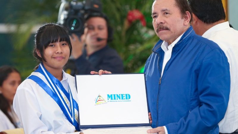 Daniel entregará medallas de excelencia académica Managua. Radio La Primerísima
