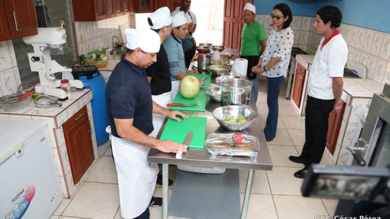 Realizan lanzamiento de escuelas de oficio Managua. Radio La Primerísima