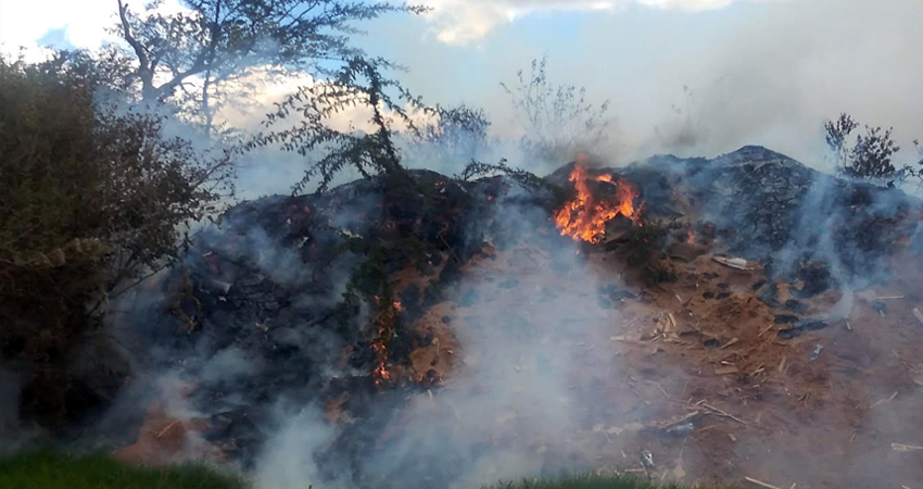 Alerta que quema de maleza en viviendas de un barrio en Estelí Managua. Radio La Primerísima
