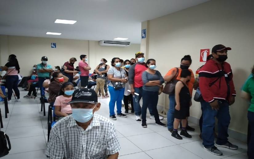 Decenas de personas son atendidas en Centro Nacional de Oftalmología Managua. Radio La Primerísima
