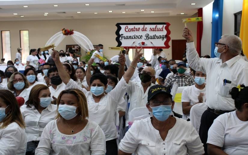 Gradúan a más de 300 promotores en Medicina Natural Managua. Radio La Primerísima