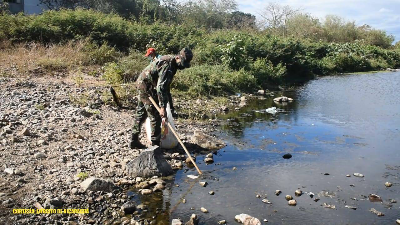 Realizan jornada de limpieza en río El Gallo Managua. Radio La Primerísima