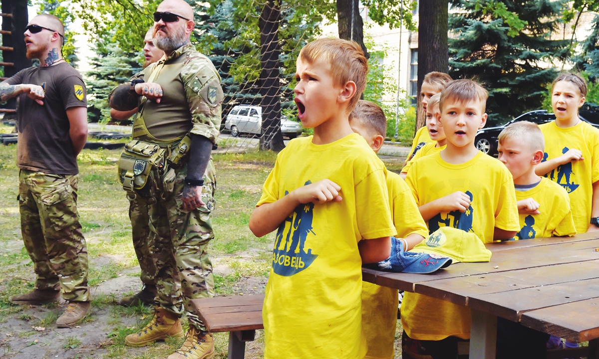 EEUU está detrás de infame batallón neonazi en Ucrania - La Gente | Radio La Primerísima
