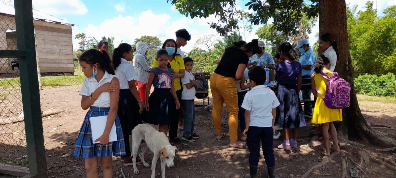 Vacunan contra Covid 19 en asentamiento Camilo Ortega en Bluefields Managua. Radio La Primerísima.
