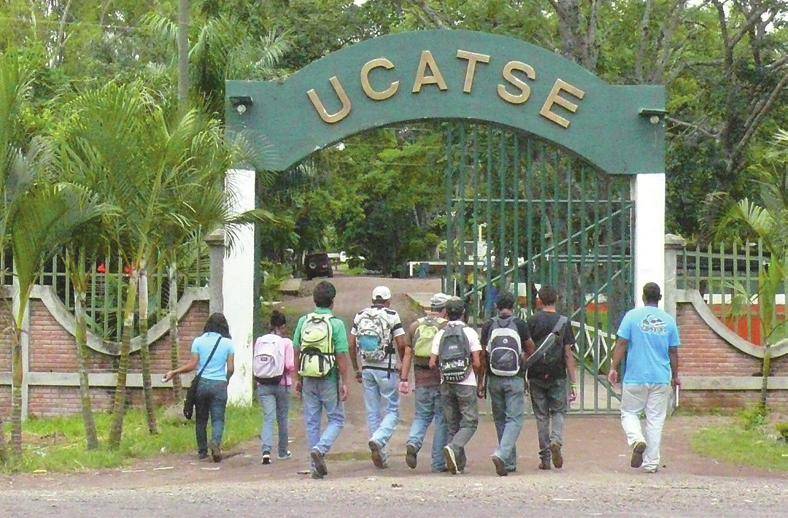 Condonan deuda que tenían jóvenes con Universidad Católica del Trópico Seco Managua. Radio La Primerísima