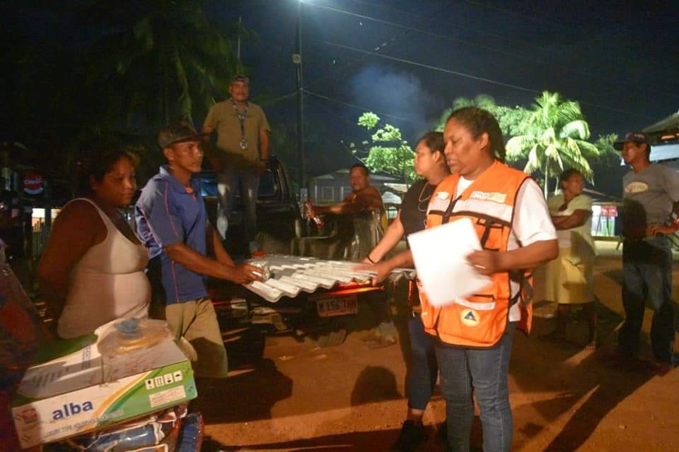 Atención inmediata a familia afectada por incendio en Wawa Boom Managua. Radio La Primerísima