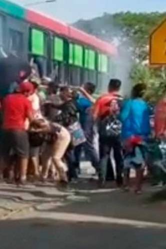 Cunde el pánico en bus de pasajeros de Tipitapa Managua. Radio La Primerísima