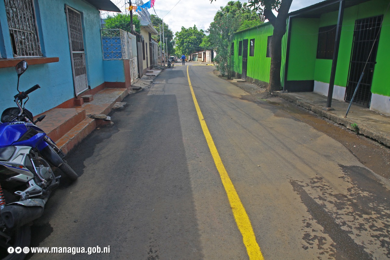 Alcaldía inaugura calles asfaltadas en barrio capitalino Managua. Radio La Primerísima