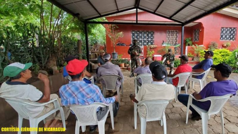 Ejército en reunión con productores y ganaderos de San Rafael del Sur Managua. Radio La Primerísima