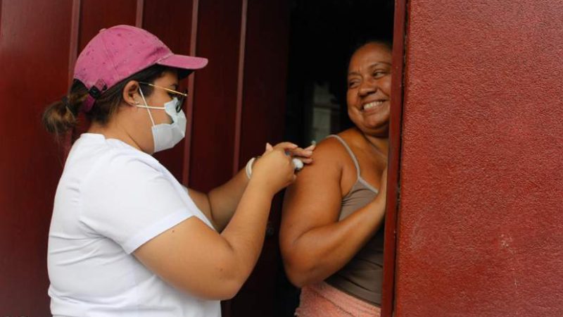 MINSA en jornada de vacunación contra Covid-19 en barrio Julio Buitrago Managua. Radio La Primerísima