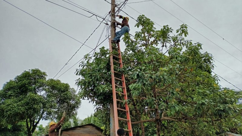 Sigue instalación y reparación de luminarias en barrios de Bluefields Managua. Radio La Primerísima