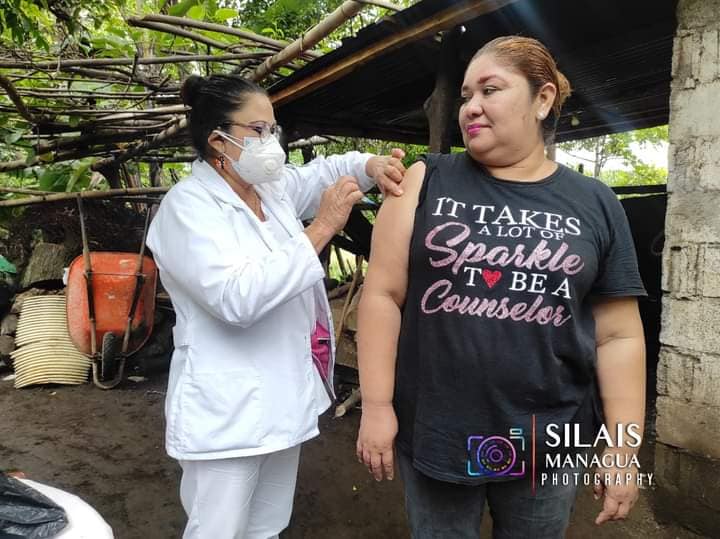 Vacunan casa a casa en Ticuantepe Managua. Radio La Primerísima