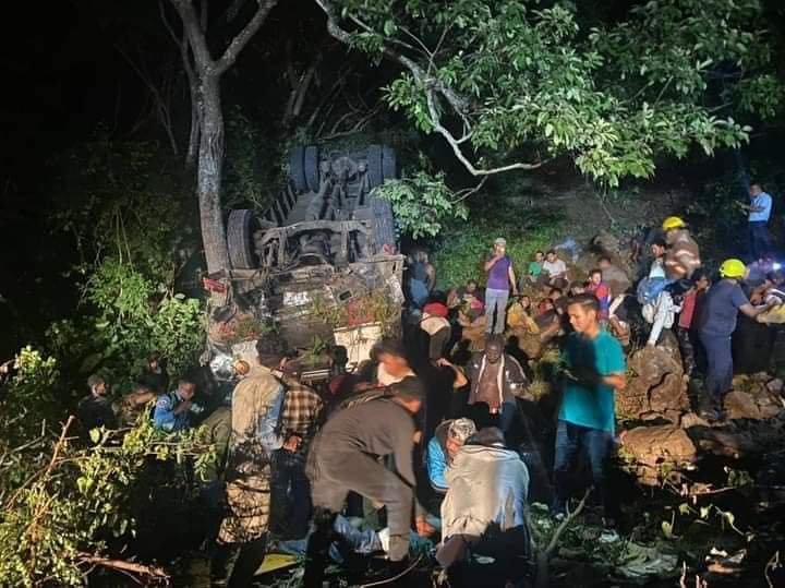 Varios fallecidos y lesionados deja aparatoso accidente en la cuesta La Cucamonga Managua. Radio La Primerísima 