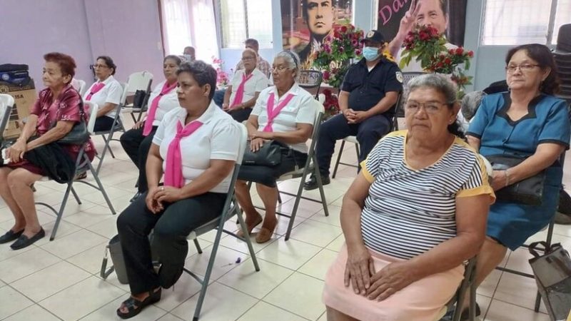 29 adultos mayores se gradúan en Administración de Negocio Managua. Radio La Primerísima / El 19 Digital 