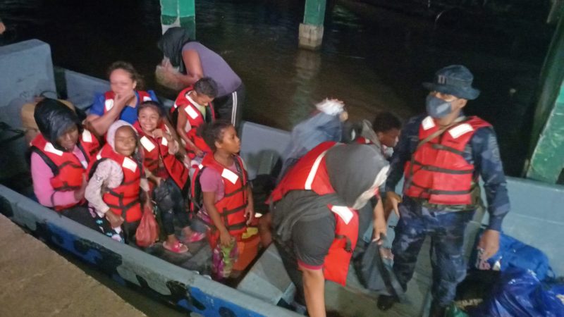 Evacúan a varias familias en el Caribe Sur Managua. Radio La Primerísima