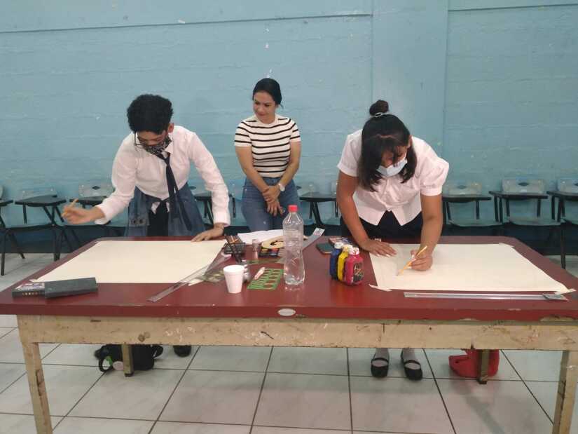 Jóvenes de escuela Alesio Blandón participan en concurso de dibujo Managua. Radio La Primerísima
