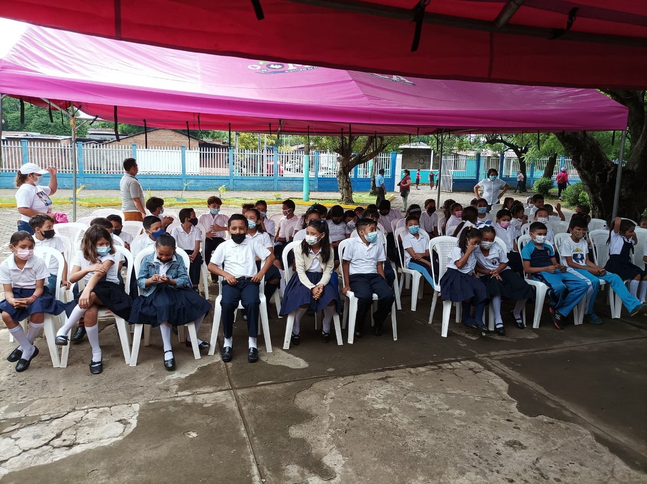 Merienda Escolar beneficia a más de 55 mil estudiantes en León Managua. Radio La Primerísima
