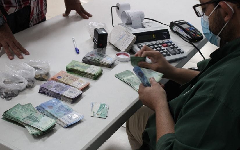 Empleados públicos reciben su salario de agosto Managua. Radio La Primerísima