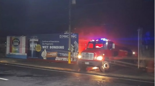 Sofocan incendio en bodega de fábrica ubicada en carretera Masaya– Granada Managua. Radio La Primerísima