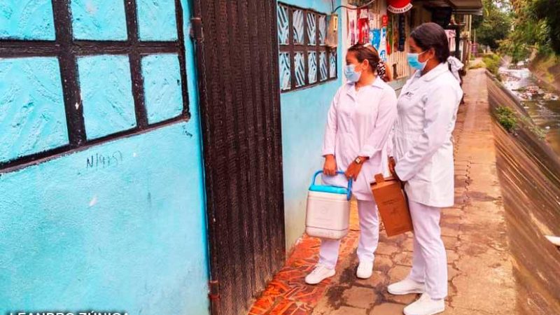 Vacunan contra el Covid-19 a pobladores del Anexo a Jardines de Veracruz Managua. Radio La Primerísima 