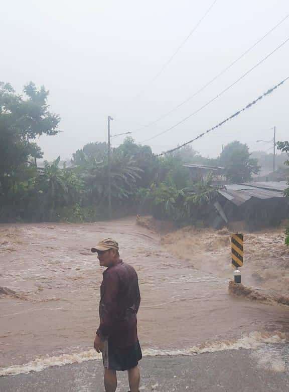 Fuertes lluvias provocan el desborde de ríos en diversas partes del país Managua. Radio La Primerísima 
